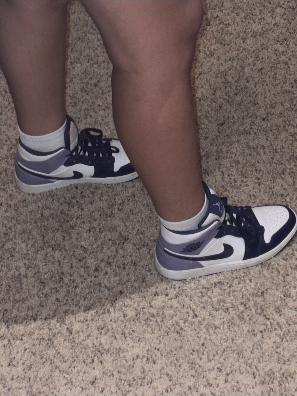 Unisex Nike White and Navy Mid-Top Basketball Sneakers - Picture 4 of 4